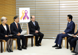 安倍首相との意見交換.png